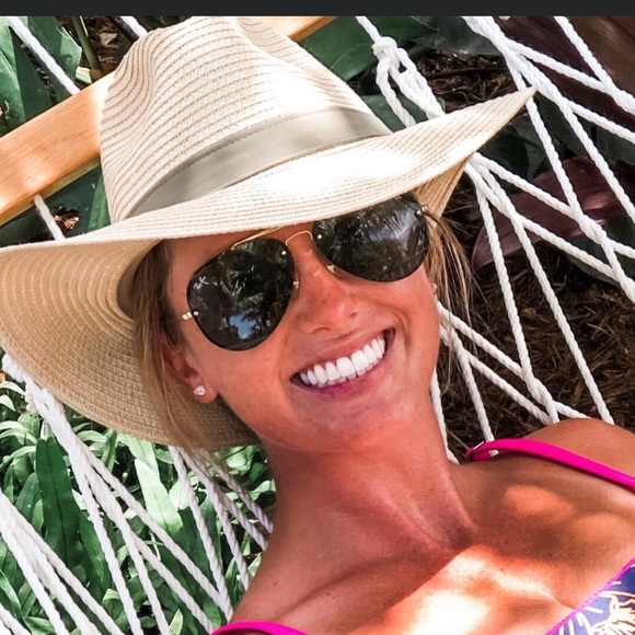 Meet your Posher, Cassidy - Picture 1 of 1